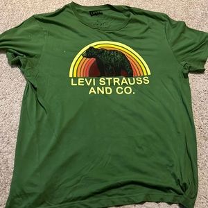 Levi’s green tee